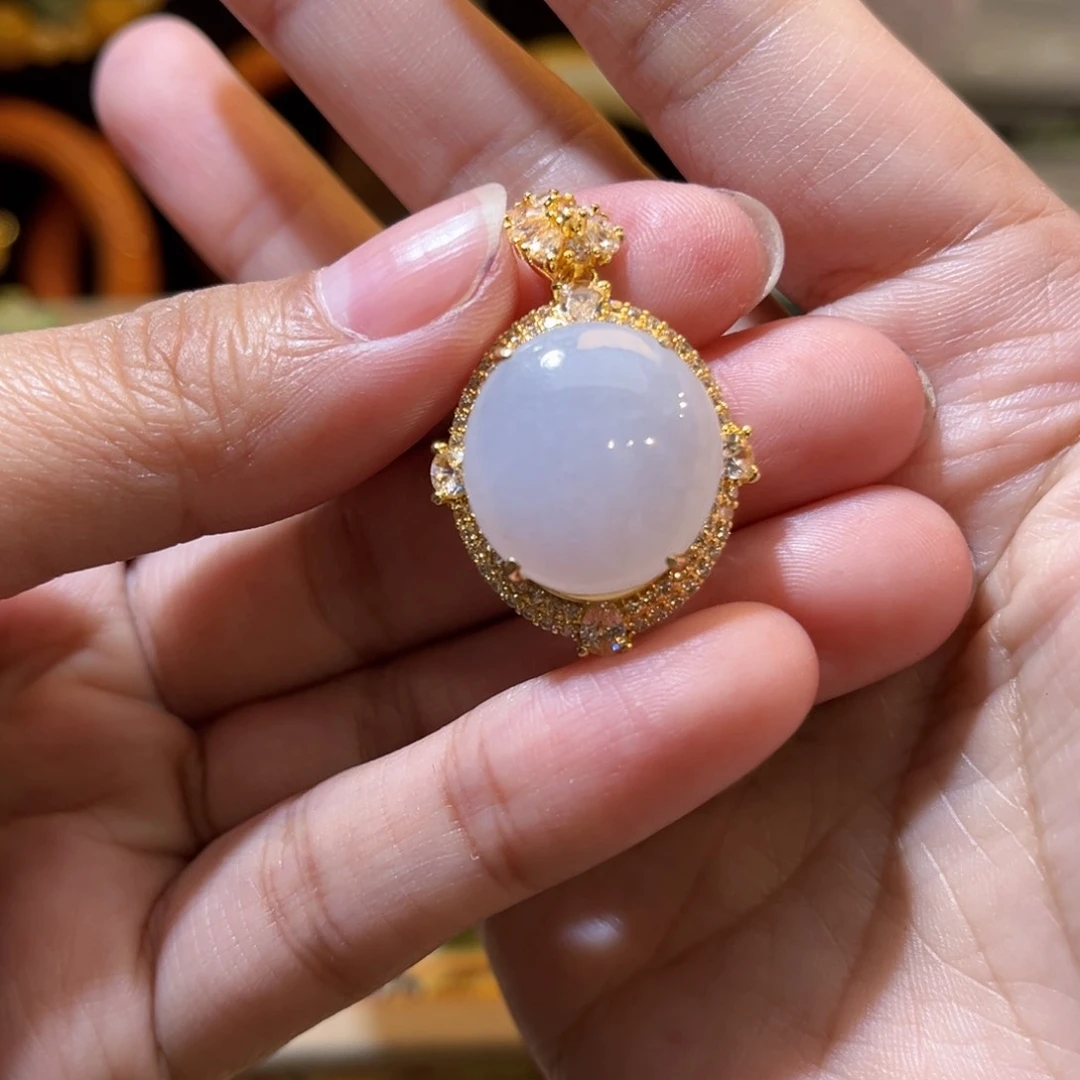 翡翠未镶嵌颈饰待编织