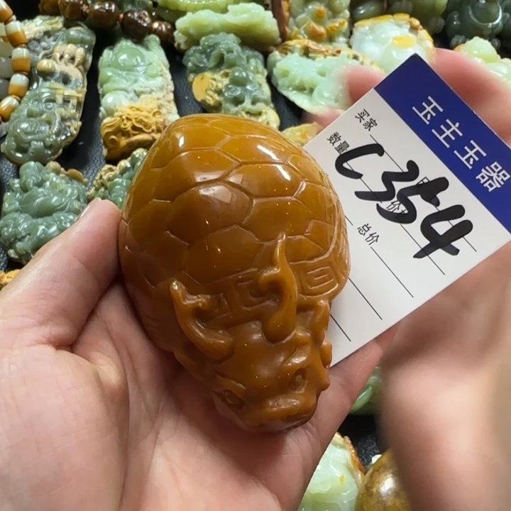 透闪石质玉未镶嵌把件来**长