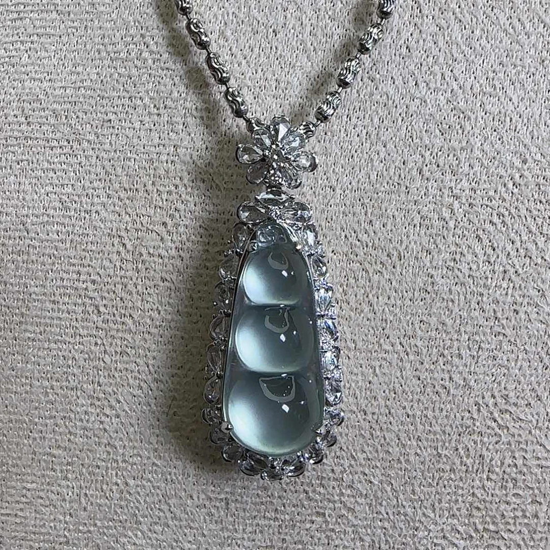 颈饰18K金镶嵌翡翠天然翡翠