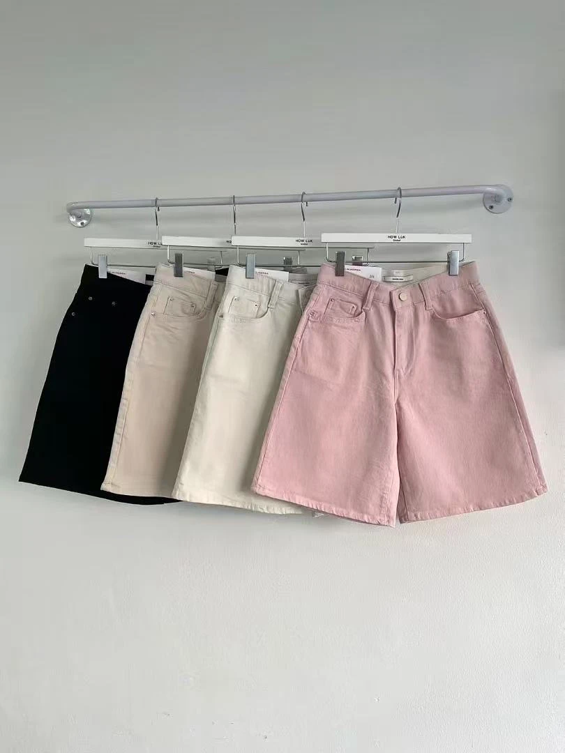 女款休闲短裤，款式简单，低调时尚