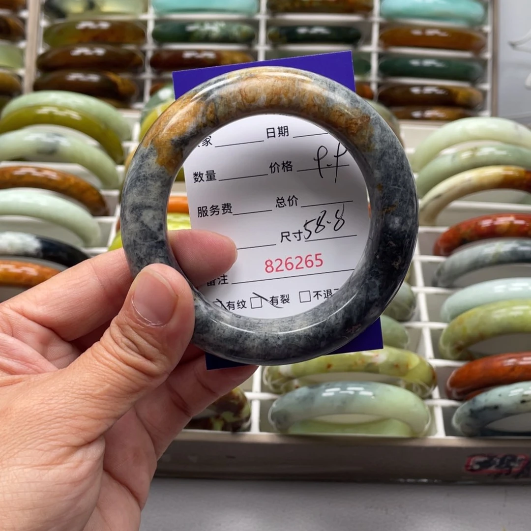 蛇纹石玉未镶嵌手镯踏**梅