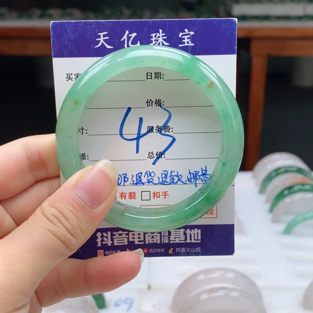 未镶嵌手镯石英质玉