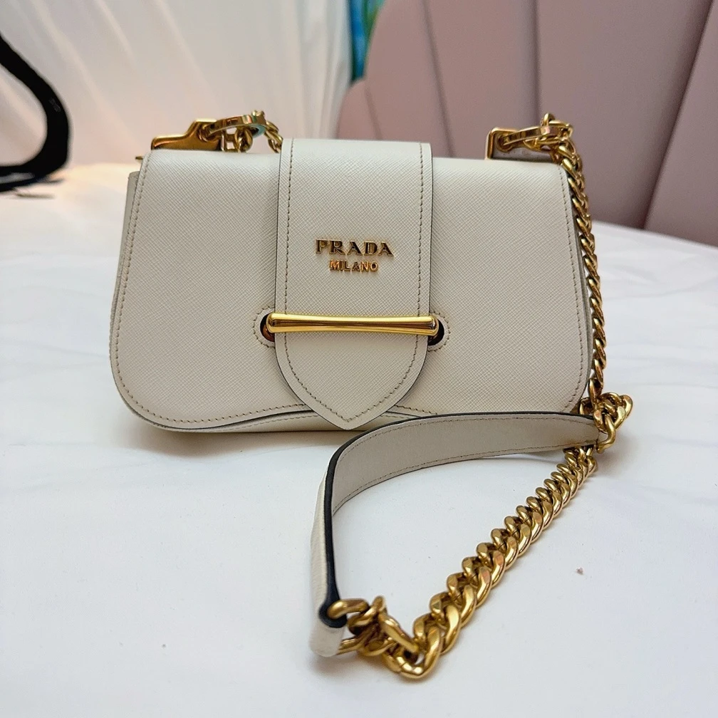 95新 Prada/普拉达  白色斜挎链条包 1451 1273