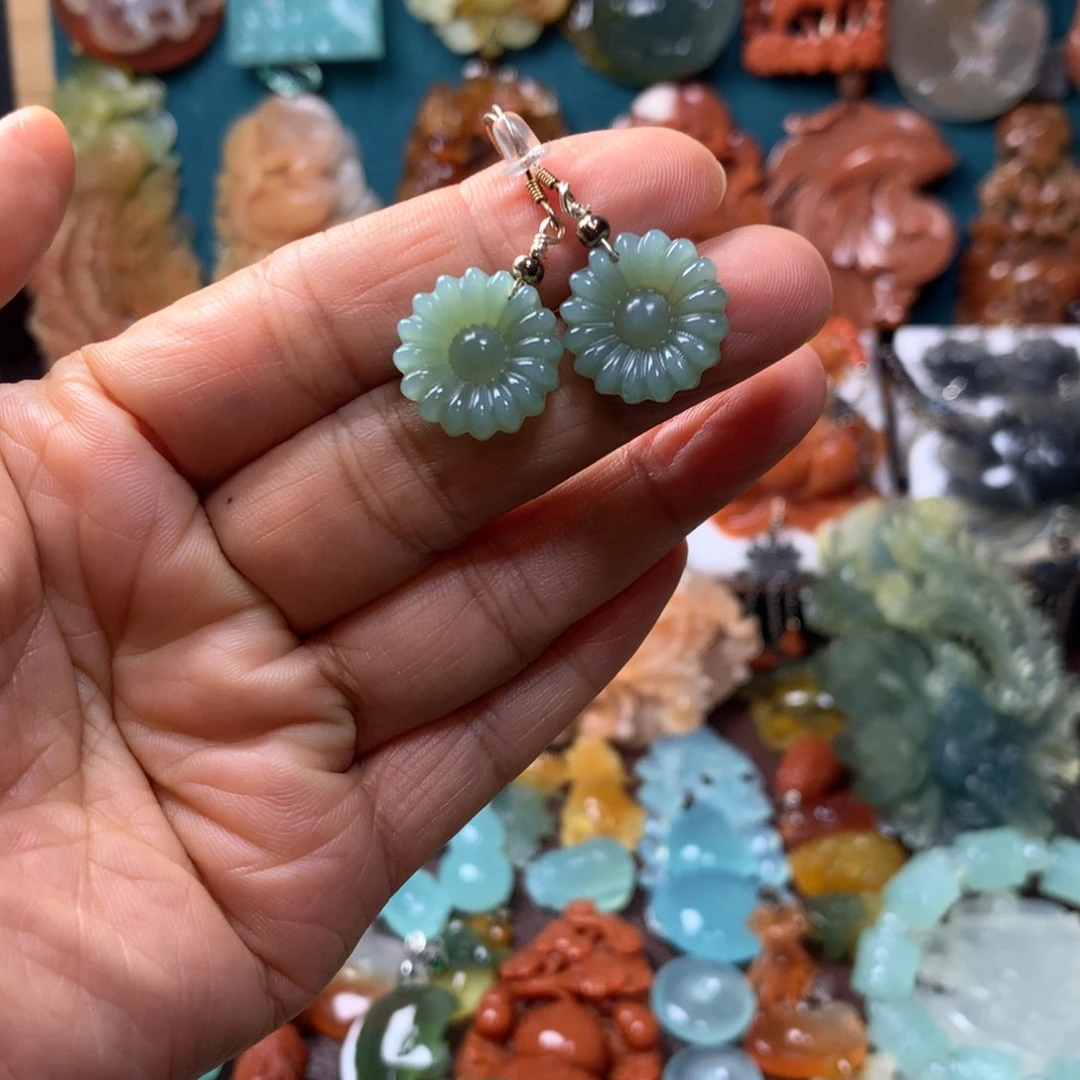 蛇纹石玉未镶嵌耳坠