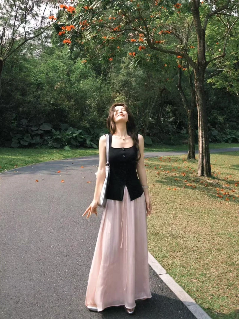 2025春夏新款黑色收腰吊带背心高腰粉色半身裙a字大摆裙两件套