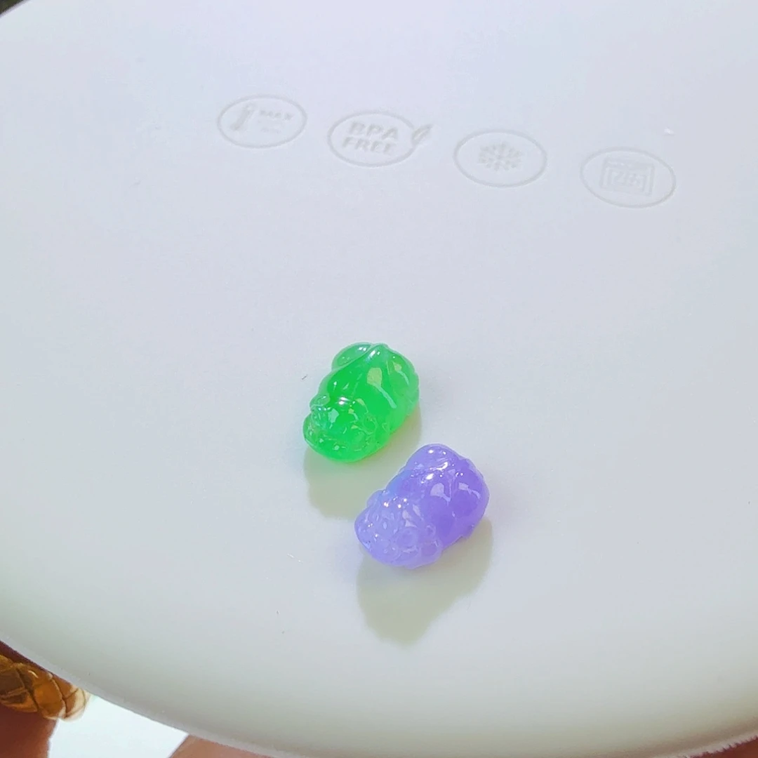 翡翠裸石皮裘一对