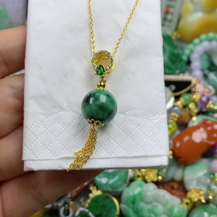 翡翠吊坠(赠链)未镶嵌