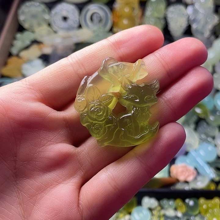 蛇纹石玉合金颈饰月亮狐