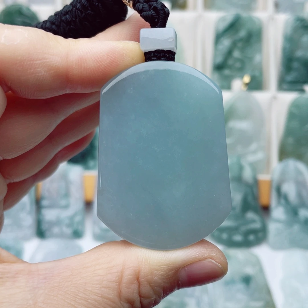 翡翠未镶嵌颈饰无事牌