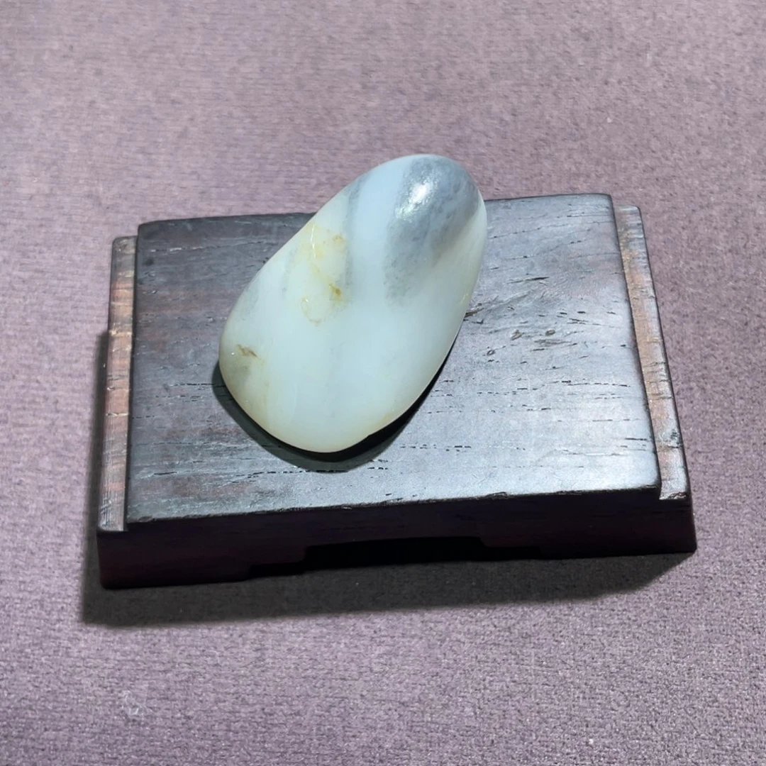 和田玉未镶嵌把件