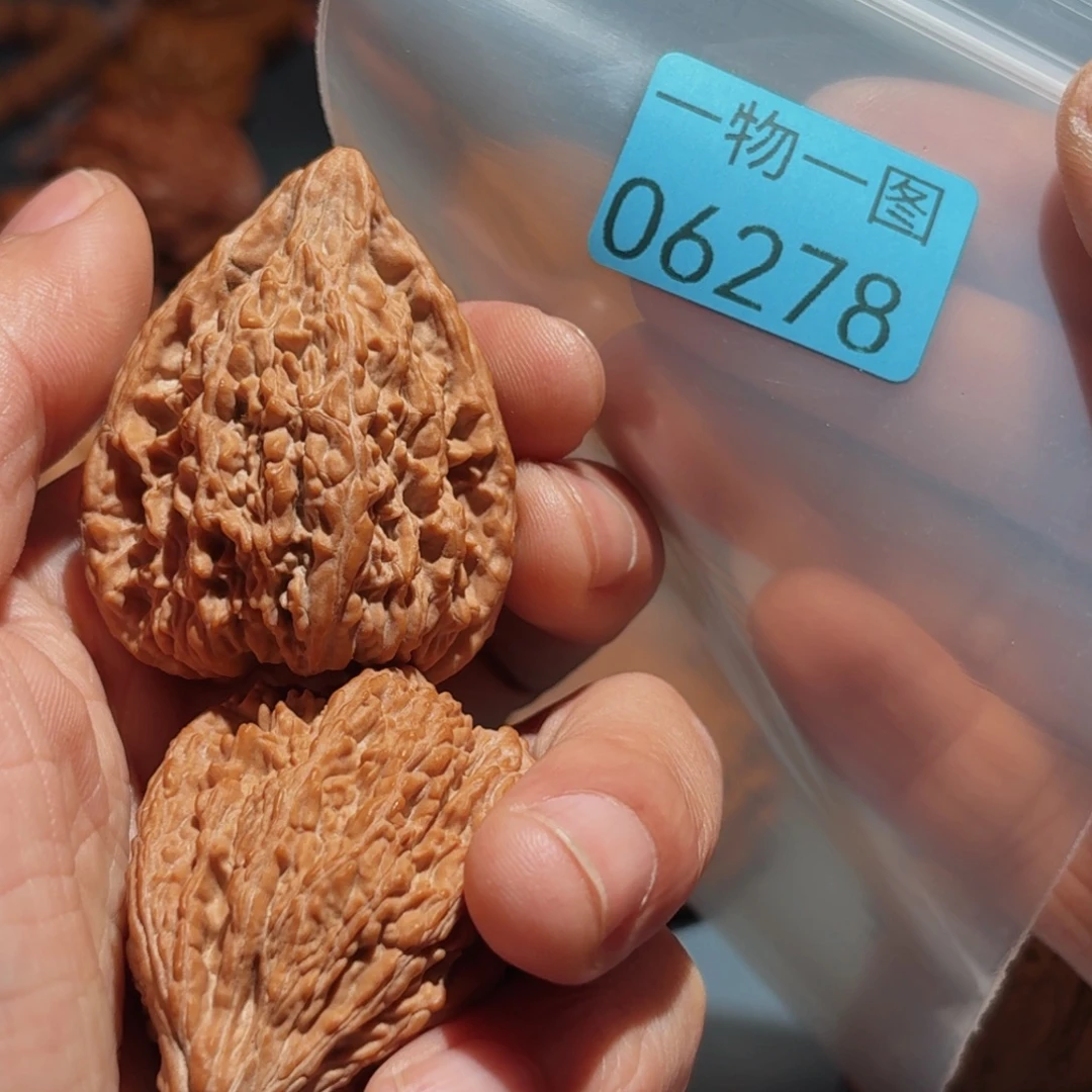 文玩核桃把件塔尖