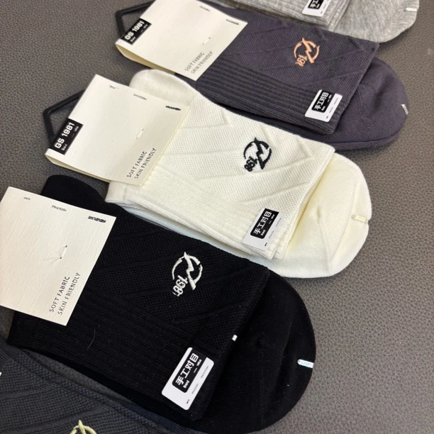 男士秋冬季纯色中筒棉袜子新疆棉袜