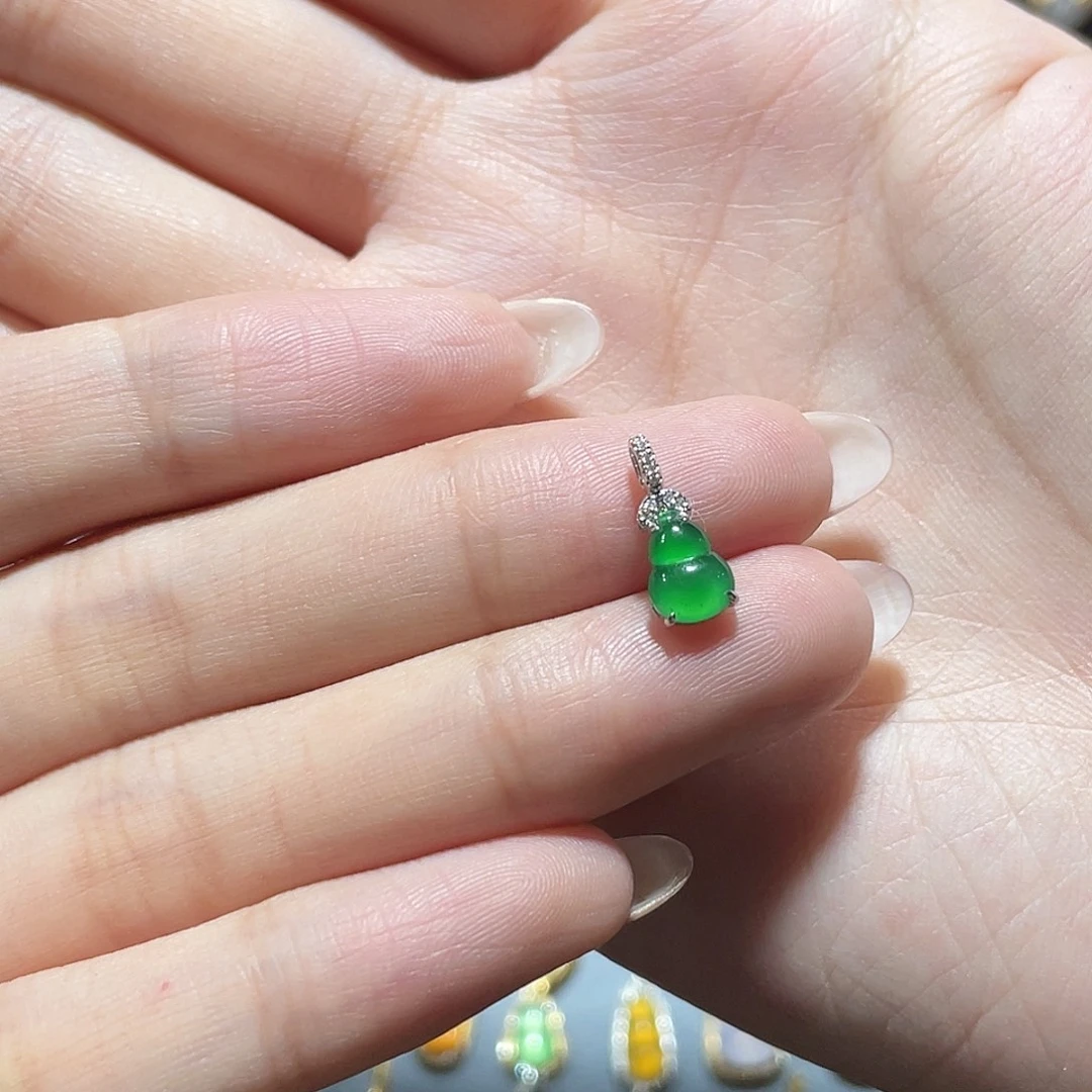 翡翠18K金镶嵌颈饰翡翠