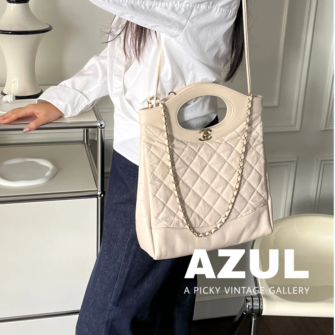 95新 Chanel/香奈儿 奶白色金扣油蜡皮31Bag小号手提单肩包38431