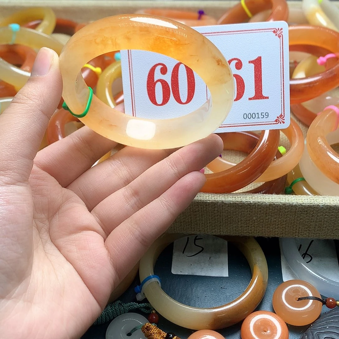 未镶嵌石英质玉（黄龙玉）手镯