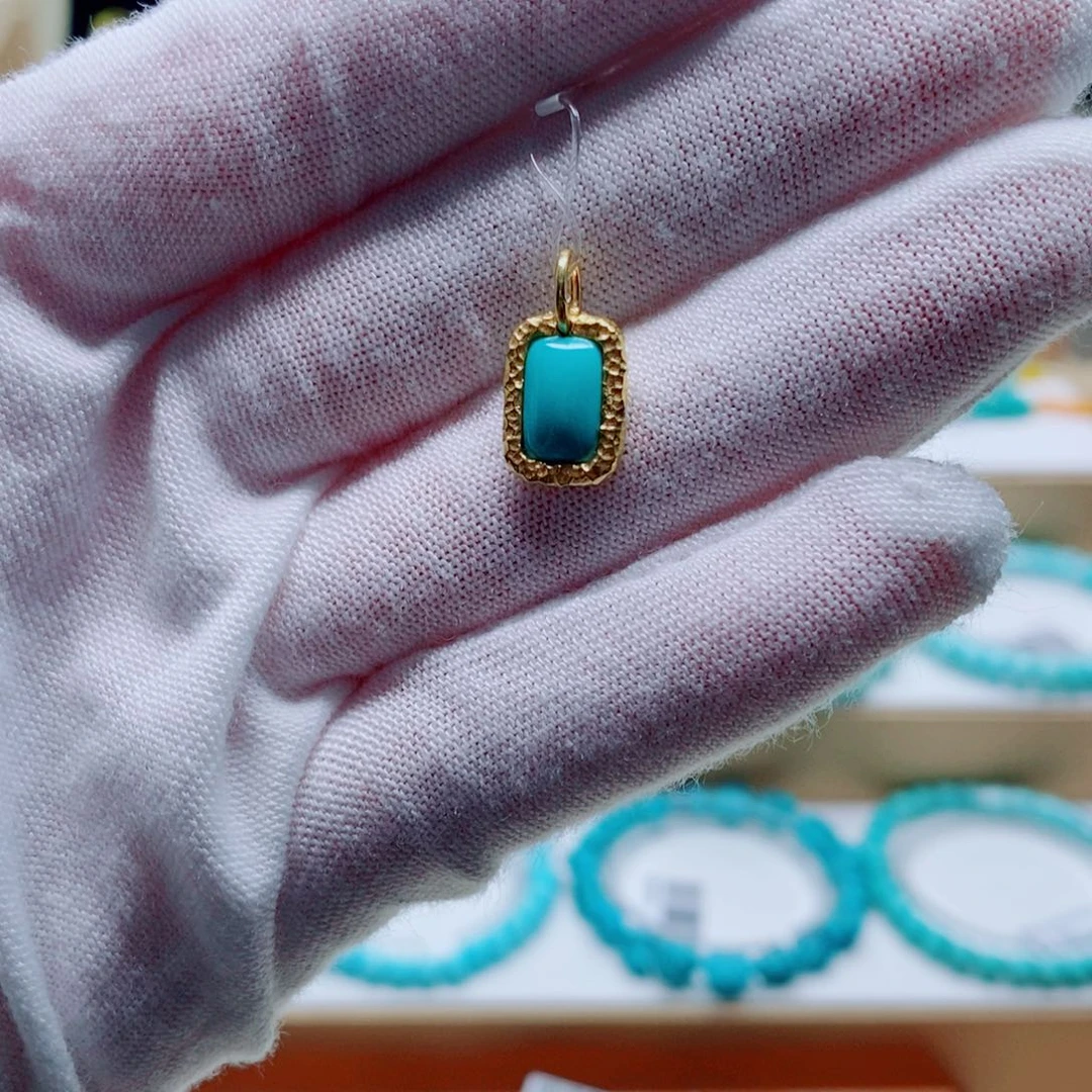 绿松石吊坠18K金镶嵌