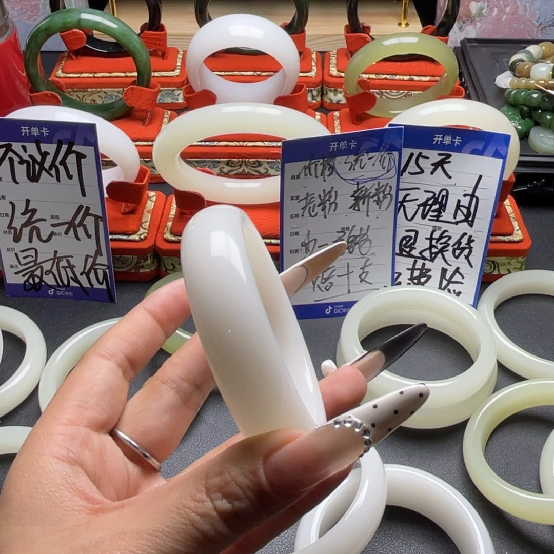 小***懒56圈口轮胎羊脂白