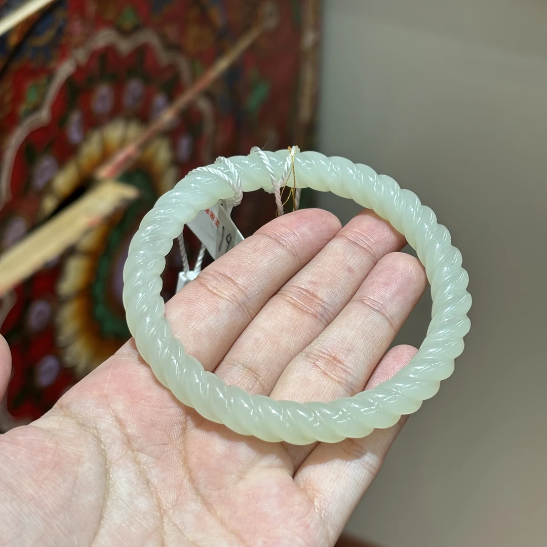 102516wt和田玉青海料晴水麻花手镯圈口约61克重约34.83g