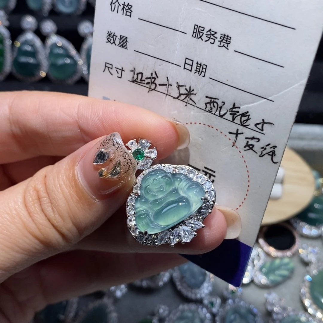翡翠颈饰未镶嵌翡翠