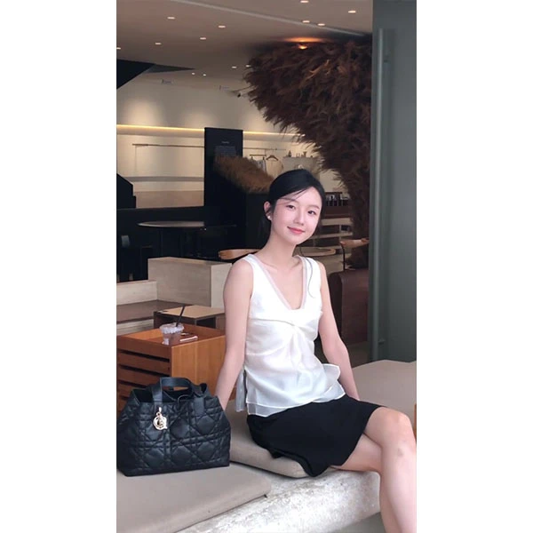 法式气质V领微透背心无袖上衣女夏季黑色高腰百搭半身裙两件套