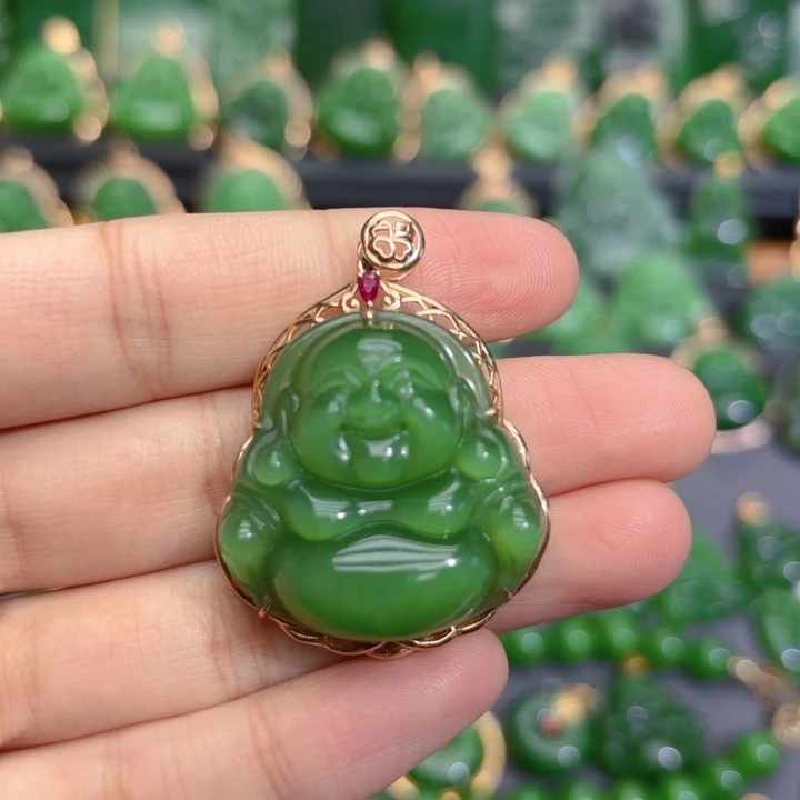 颈饰18K金镶嵌和田玉（碧玉）