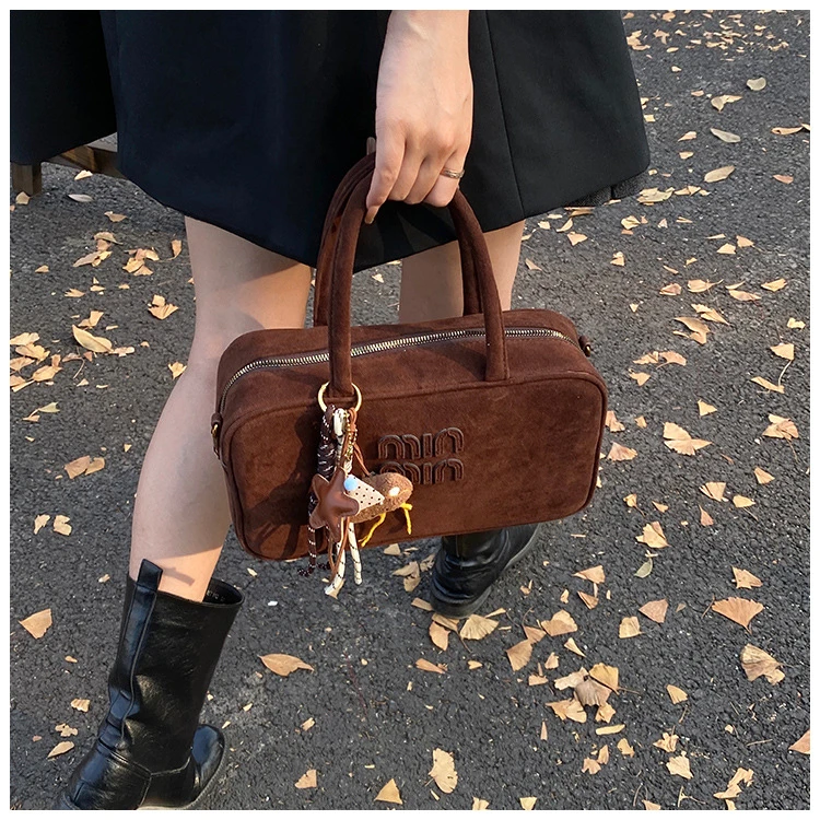 磨砂麂皮绒保龄球包女高级感小众中古手提包斜挎大包大容量小方包