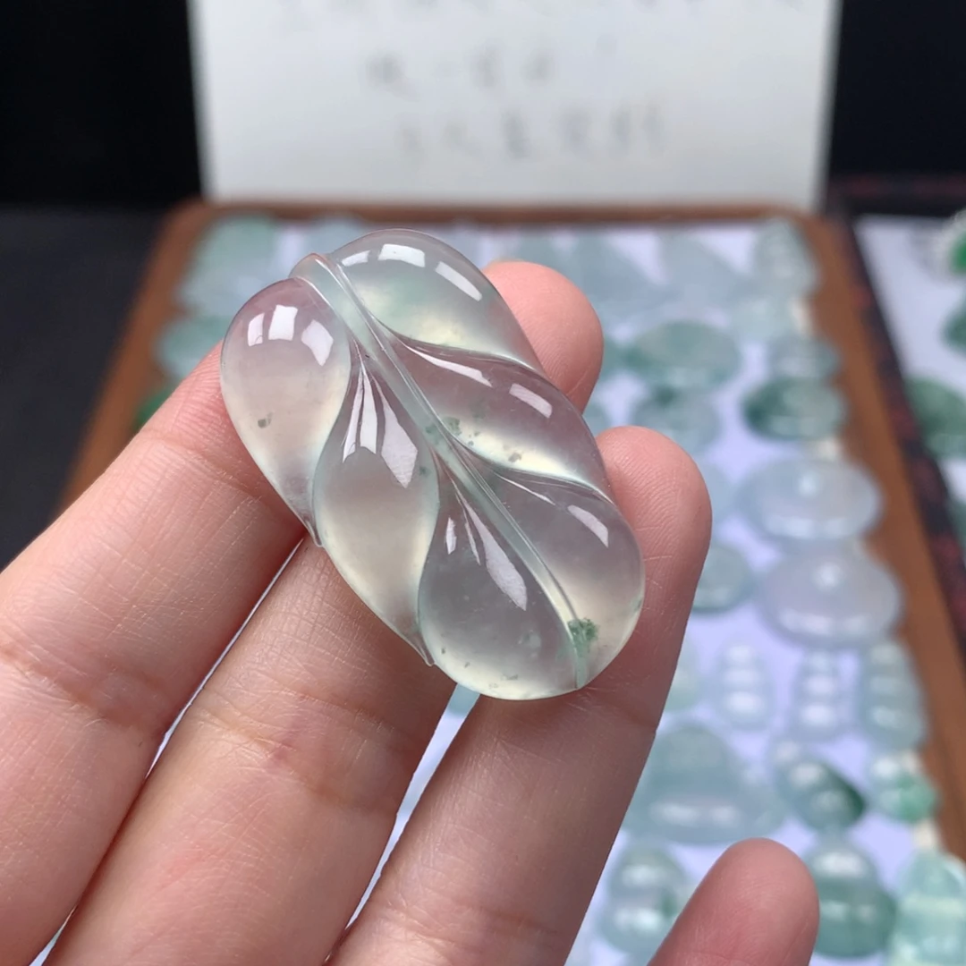 颈饰未镶嵌翡翠高冰飘花大叶子