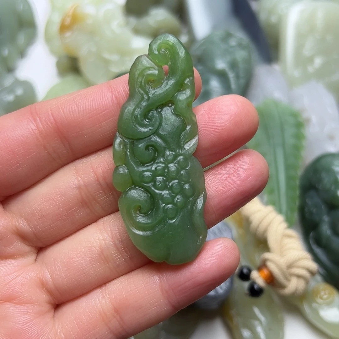 星***烂和田玉未镶嵌挂件