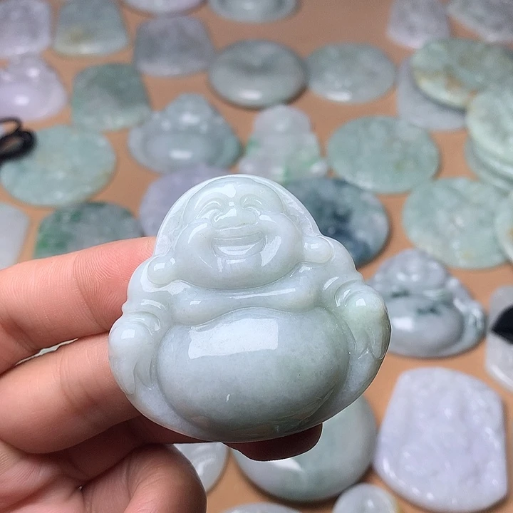 翡翠未镶嵌颈饰佛