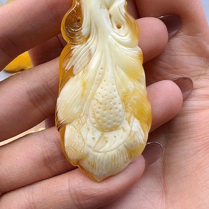 蜜蜡未镶嵌珠宝奇石