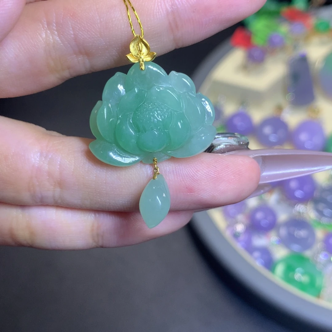 翡翠18K金镶嵌颈饰