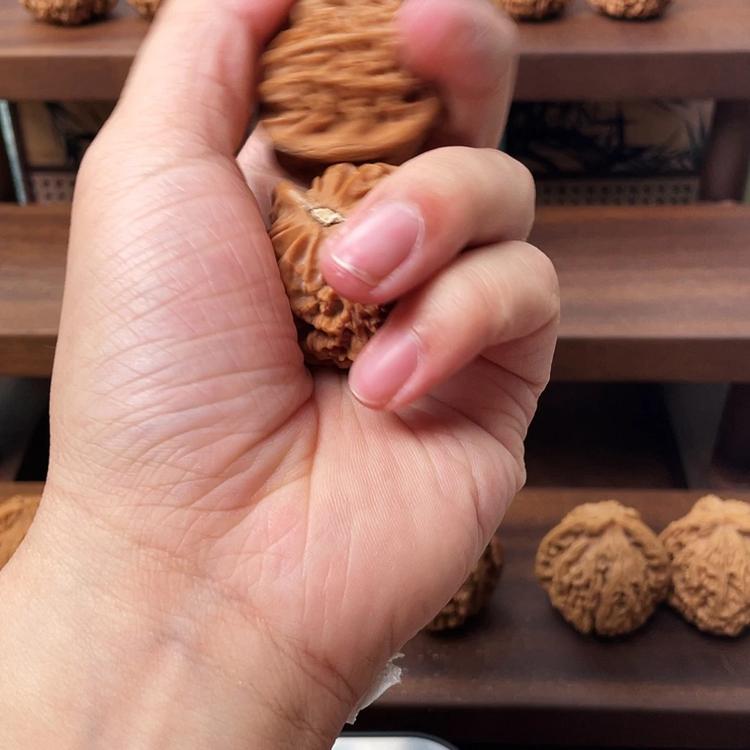 慕***寒文玩核桃吊坠宫灯