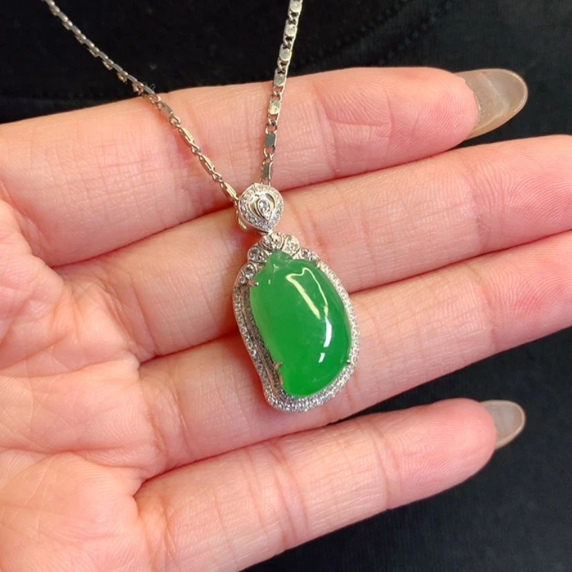 【闪购商品】颈饰18K金镶嵌翡翠福瓜