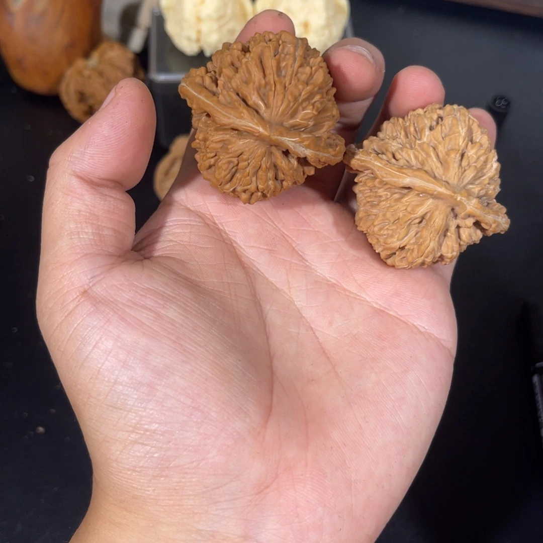 文玩核桃吊坠三角楼