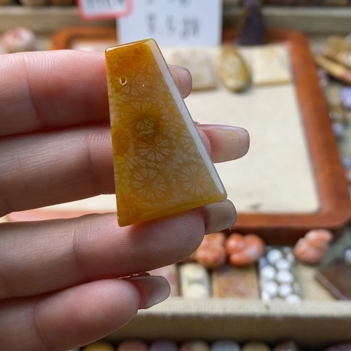 颈饰合金石英岩玉