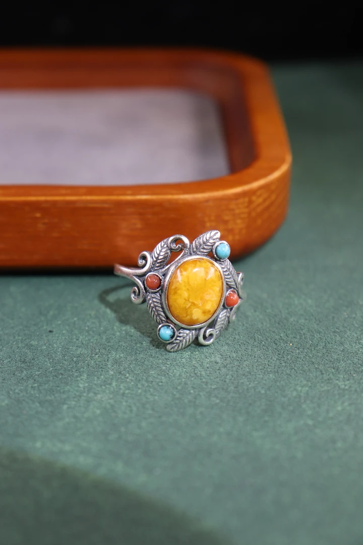 噶玛珠宝开口蜜蜡蛋面手工银戒指设计款