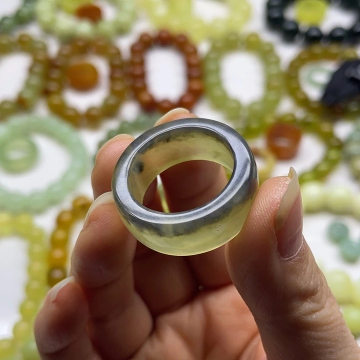 蛇纹石玉戒指未镶嵌清**莱