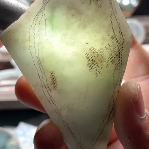 翡翠未镶嵌颈饰翡翠片料