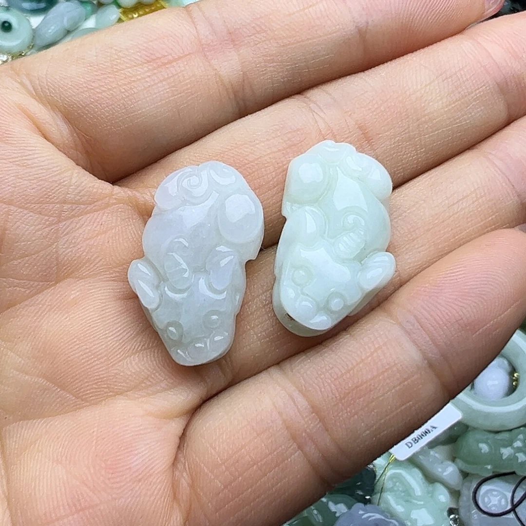 翡翠未镶嵌颈饰富贵