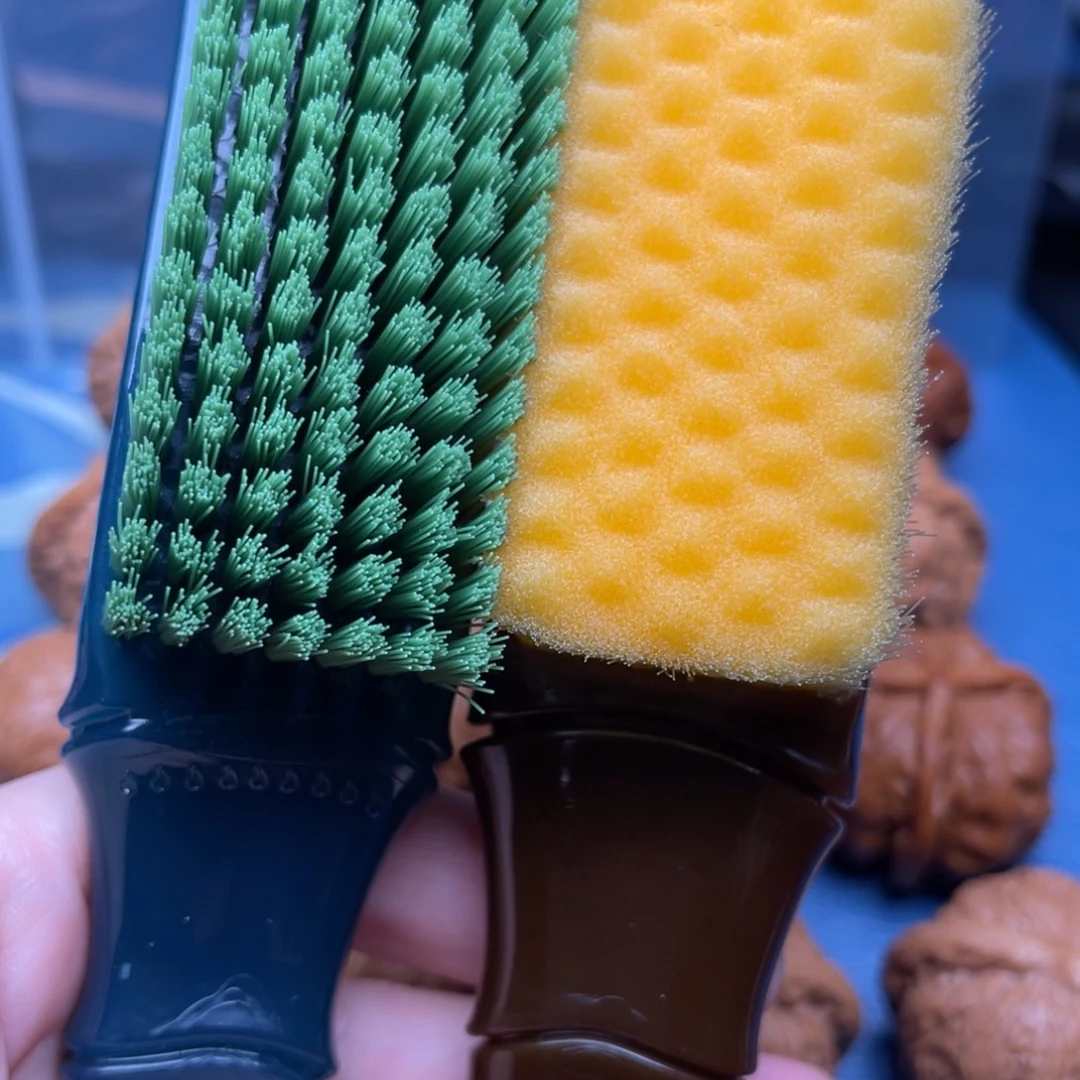 上***诺文玩核桃吊坠绿纳米1➕黄万毛刷1