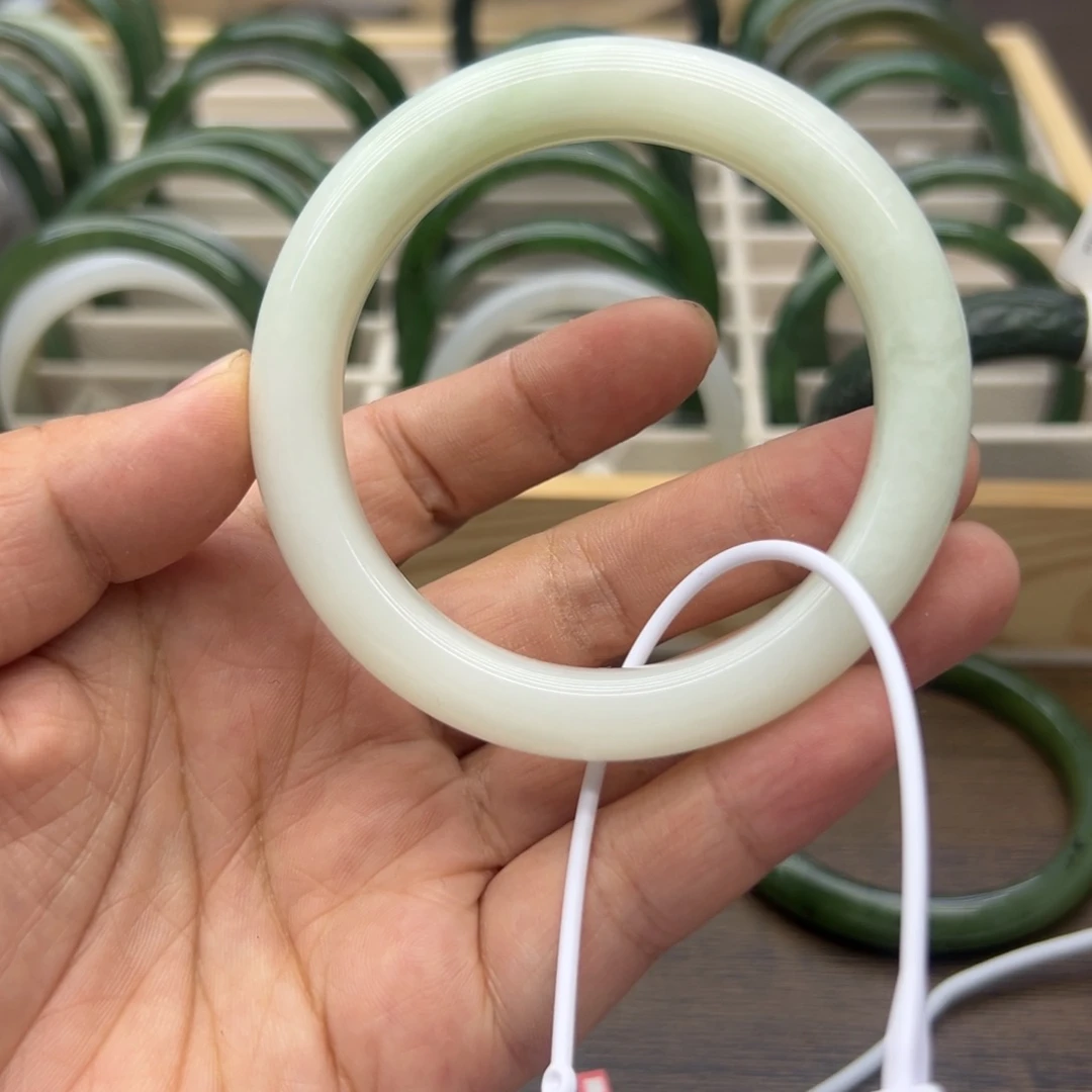 和田玉未镶嵌手镯56.5圈围384