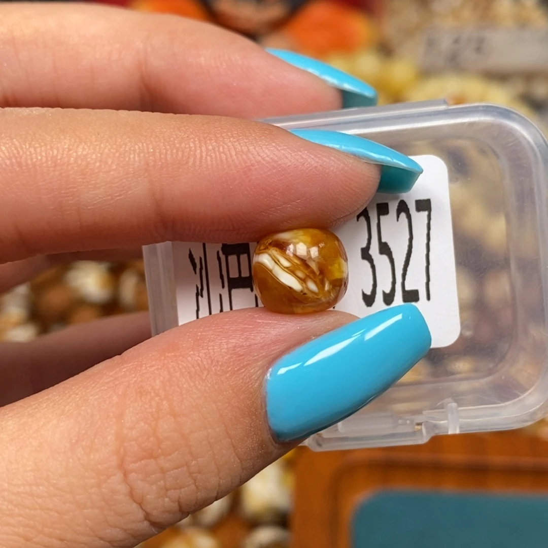 蜜蜡未镶嵌珠宝奇石3527
