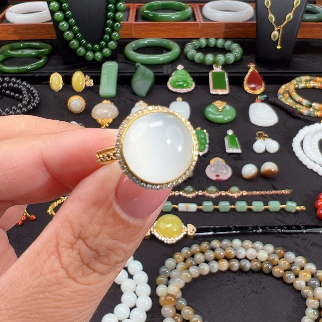 和田玉18K金镶嵌戒指全净体白猫戒指