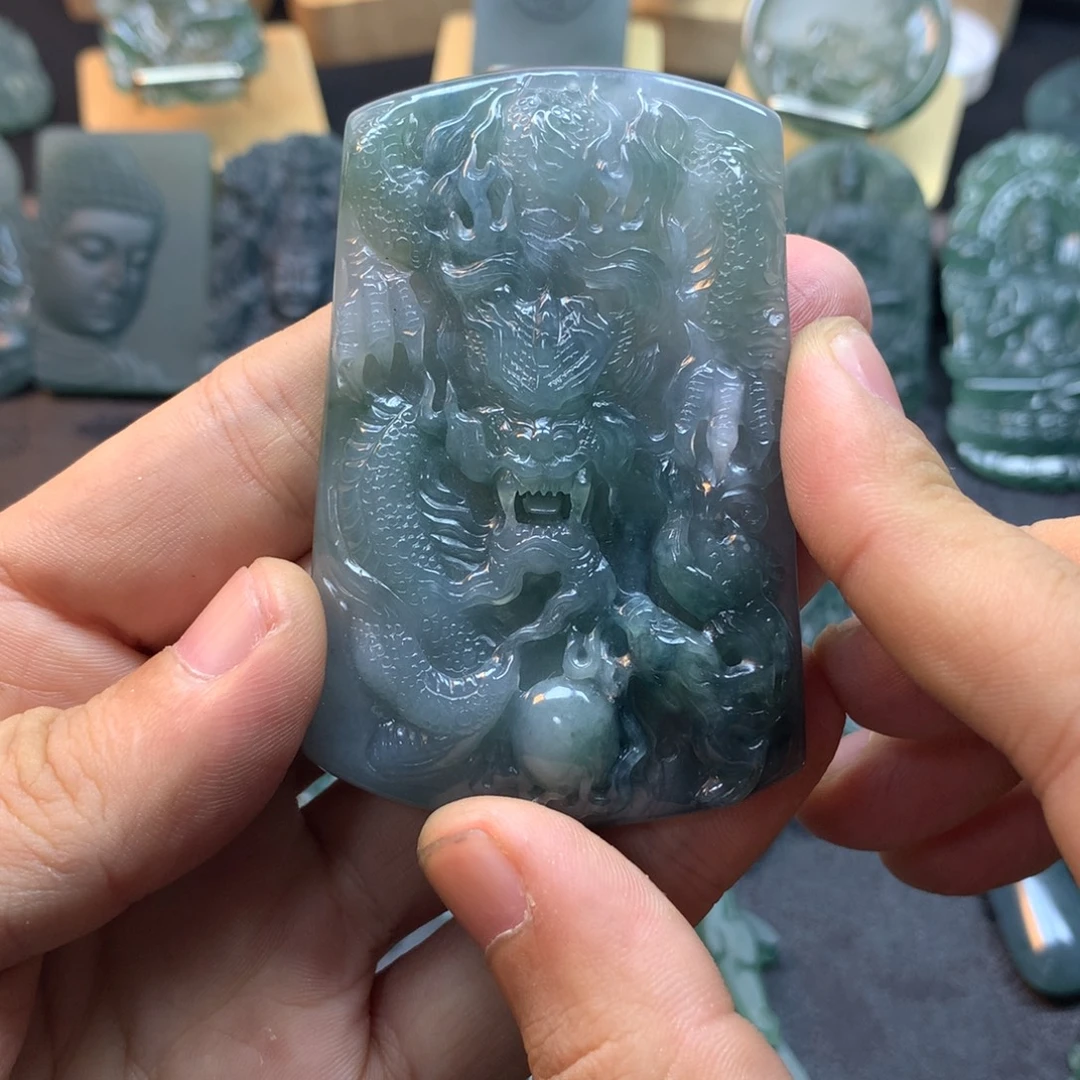翡翠未镶嵌颈饰龙牌