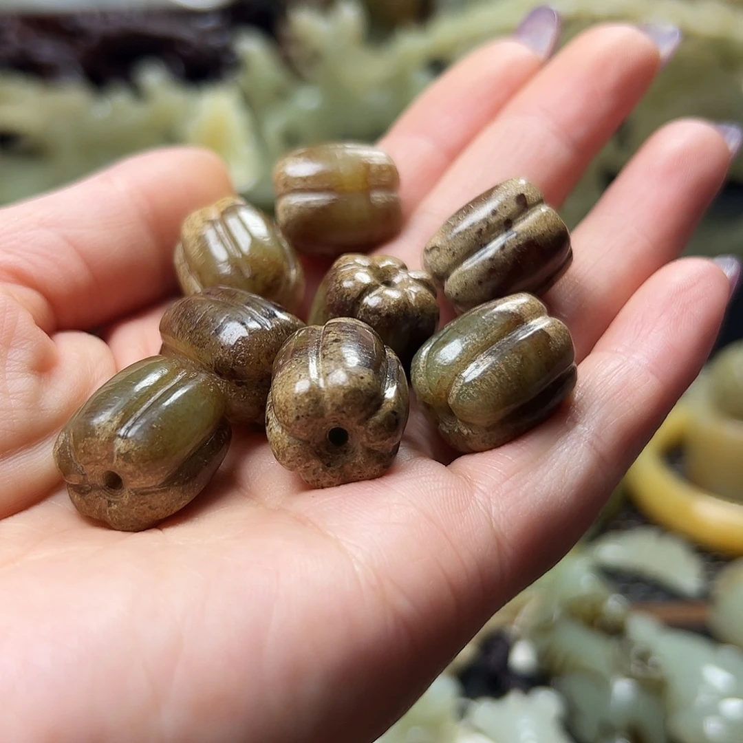 龍***下和田玉（糖玉）未镶嵌颈饰