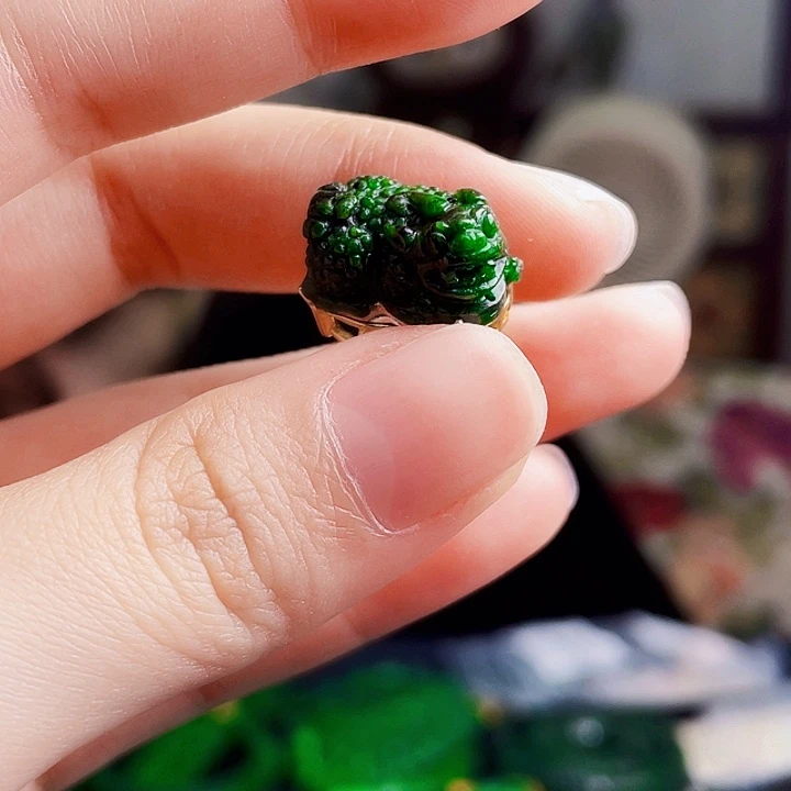 翡翠未镶嵌颈饰多样性