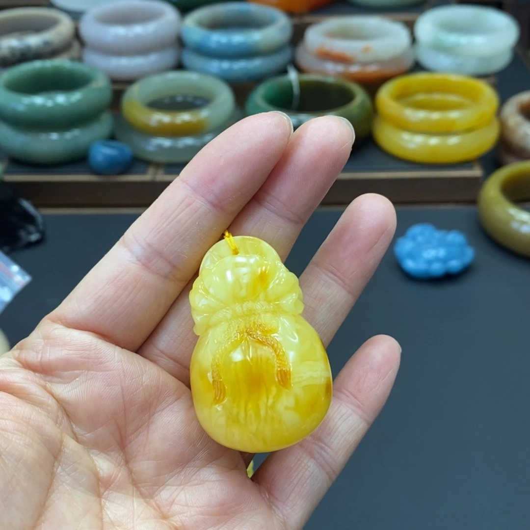 乐***兴蜜蜡未镶嵌颈饰吊坠