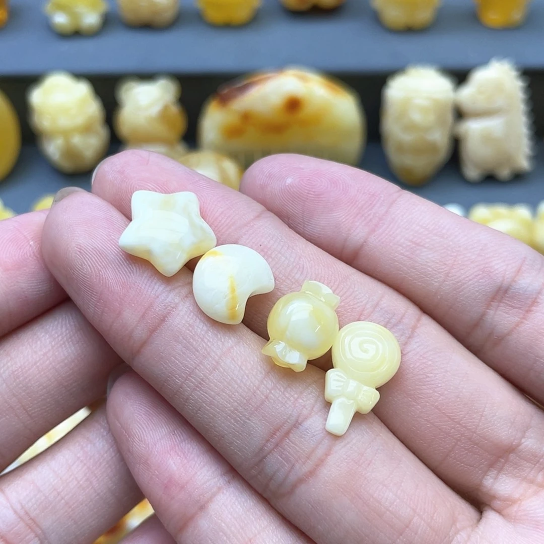 琥珀裸石未镶嵌小*妈蜜蜡