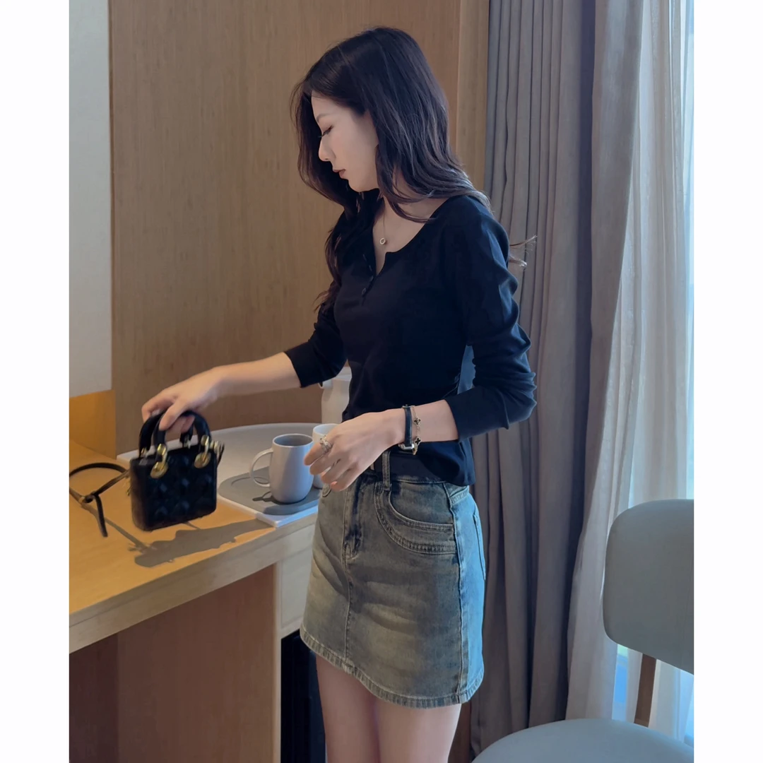 2025新款韩系长袖t恤女秋冬气质收腰外内搭打底衫上衣+高腰牛仔裙