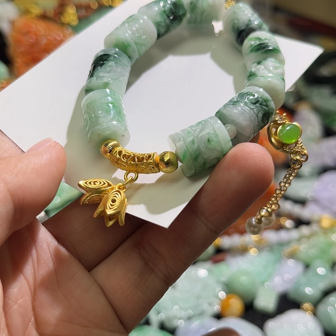 翡翠未镶嵌颈饰待编织